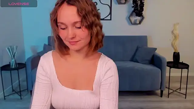 BritnieCute online show from November 17, 2025, 5:33 am