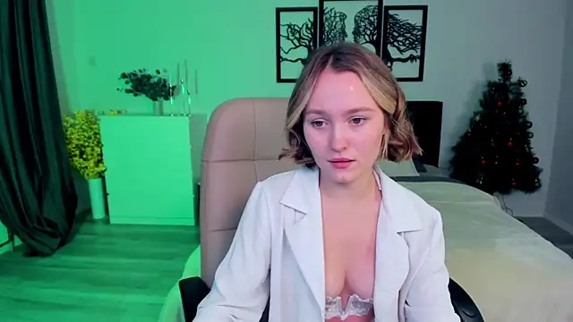 Snapshot of BritnieCute chatting on January 28, 2025, 6:38 am BritnieCute online show from January 28, 2025, 6:38 am