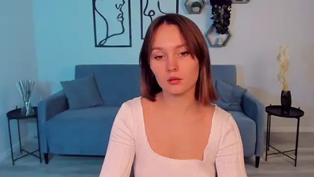 BritnieCute online show from November 28, 2025, 5:07 am