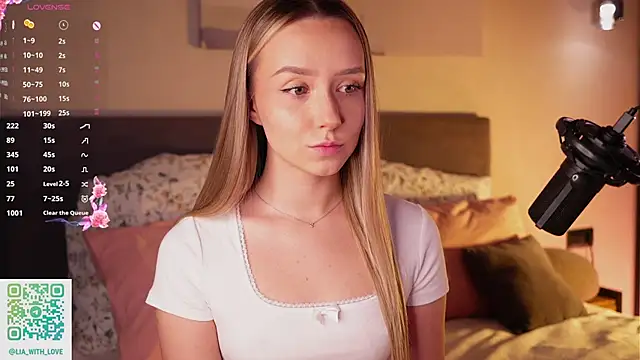 HollisBeckett online show from December 3, 2025, 3:18 am