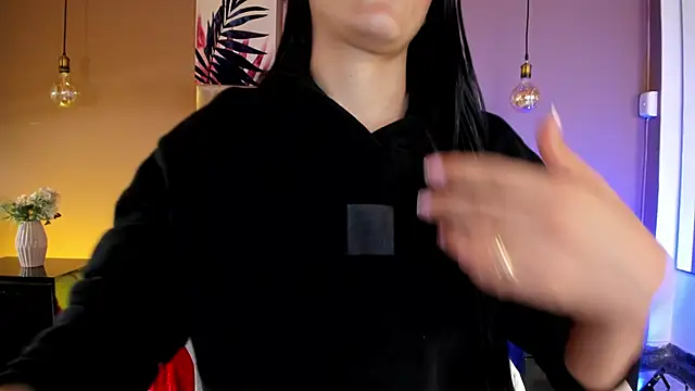 BellaClaiir online show from November 13, 2025, 3:49 pm