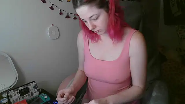 Snapshot of GoddessPinxx chatting on December 4, 2024, 10:46 pm GoddessPinxx online show from December 4, 2024, 10:46 pm