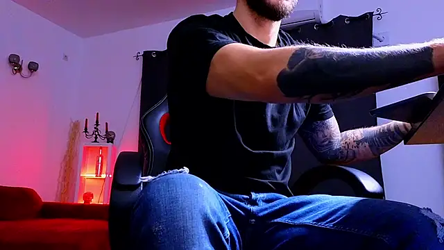 MightyAaron66 online show from October 17, 2025, 2:48 am