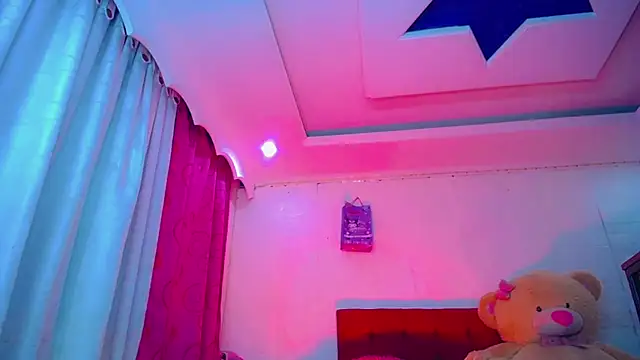 NahomiCamper online show from April 17, 2026, 11:07 pm