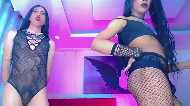 NahomiCamper online show from November 18, 2025, 3:21 am