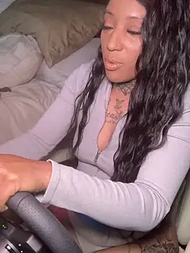 CrownedNyaries online show from December 24, 2024, 2:21 am