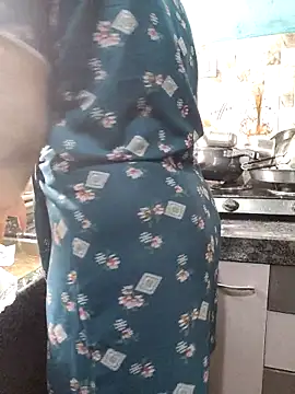 Snapshot of samitasharma chatting on October 21, 2025, 6:02 am samitasharma online show from October 21, 2025, 6:02 am