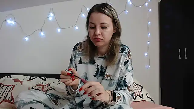 SweetMaddy888 online show from January 6, 2025, 4:04 am