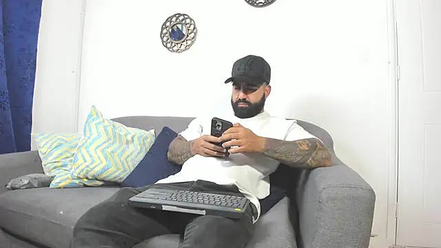 Snapshot of Lyon_vach chatting on May 10, 2026, 12:03 am Lyon vach online show from May 10, 2026, 12:03 am