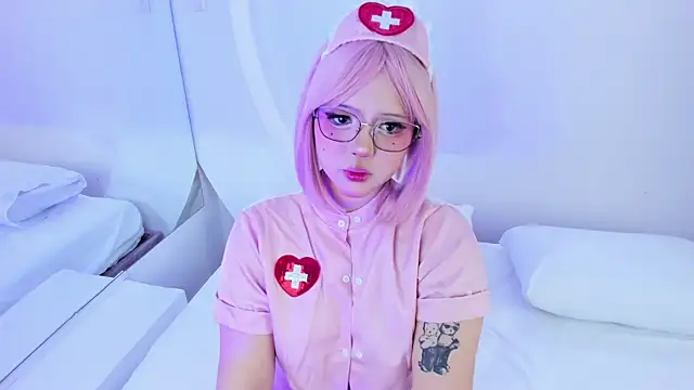 NanaOsaky online show from March 10, 2025, 12:49 pm