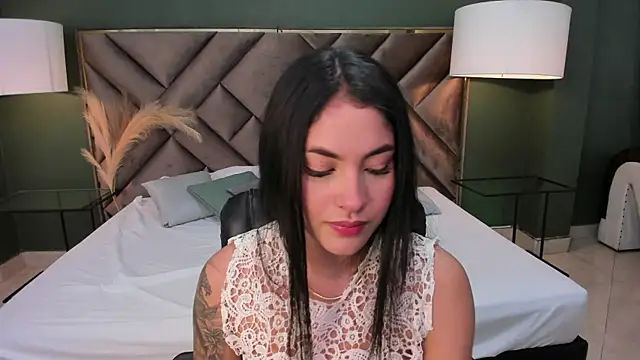 Snapshot of Mia_Elowen chatting on February 12, 2025, 9:33 pm Mia Elowen online show from February 12, 2025, 9:33 pm