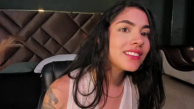 Snapshot of Mia_Elowen chatting on February 28, 2025, 11:56 pm Mia Elowen online show from February 28, 2025, 11:56 pm