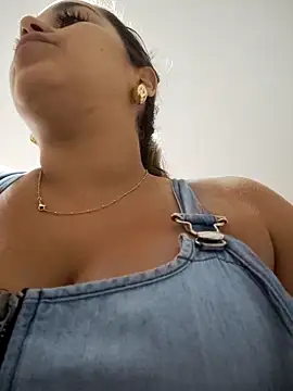 LaurenWelly  online show from October 12, 2025, 9:16 pm