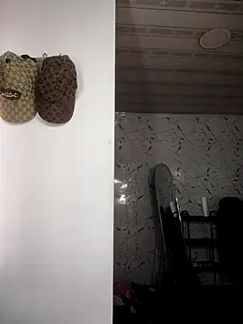 LaurenWelly  online show from September 12, 2025, 8:19 pm