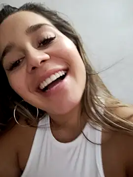 LaurenWelly  online show from October 5, 2025, 8:32 pm