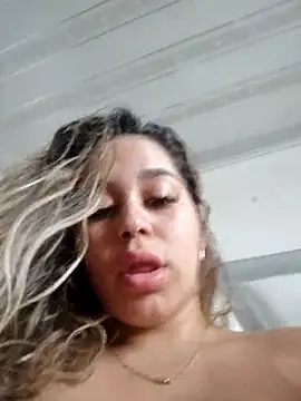 LaurenWelly  online show from September 29, 2025, 8:03 pm