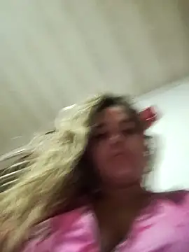 Snapshot of LaurenWelly_ chatting on December 19, 2025, 9:44 am LaurenWelly online show from December 19, 2025, 9:44 am