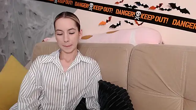 Snapshot of AmbrielHailey chatting on November 2, 2025, 7:30 pm AmbrielHailey online show from November 2, 2025, 7:30 pm