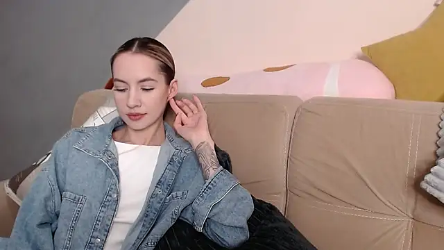 Snapshot of AmbrielHailey chatting on November 7, 2025, 3:44 am AmbrielHailey online show from November 7, 2025, 3:44 am