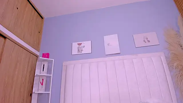 Paula-Brown1 online show from October 6, 2025, 7:03 pm