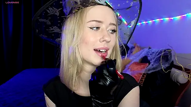 SashaBrooks online show from October 29, 2025, 6:07 pm