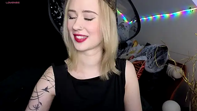 SashaBrooks online show from October 30, 2025, 6:05 pm