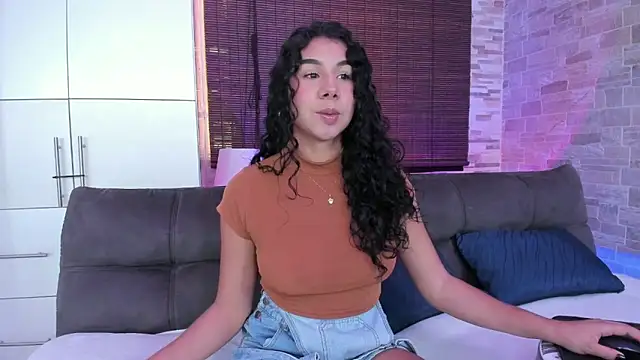 Snapshot of candyy_bella chatting on February 1, 2025, 3:18 pm candyy bella online show from February 1, 2025, 3:18 pm
