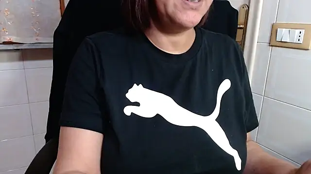 Snapshot of Foxlady2271 chatting on March 30, 2026, 12:06 pm Foxlady2271 online show from March 30, 2026, 12:06 pm