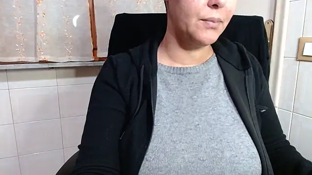 Foxlady2271 online show from March 25, 2026, 6:24 am