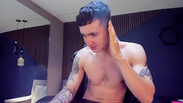 JacksonOlsenn online show from March 18, 2025, 7:44 pm