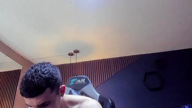 JacksonOlsenn online show from March 21, 2025, 6:18 pm