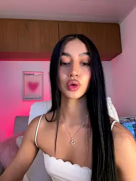 maddy bronw  online show from September 15, 2025, 10:32 pm