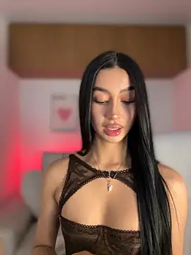 maddy bronw  online show from October 16, 2025, 10:29 pm