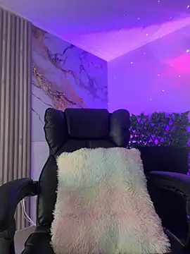 NINA 18 YEARS online show from November 30, 2025, 3:51 am