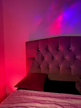 NINA 18 YEARS online show from October 28, 2025, 11:36 pm