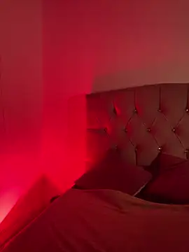 NINA 18 YEARS online show from September 30, 2025, 11:44 pm