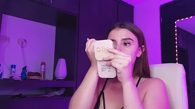 TinaJonnes  online show from April 3, 2026, 4:08 am