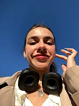 Lily  Belle online show from October 8, 2025, 12:07 pm