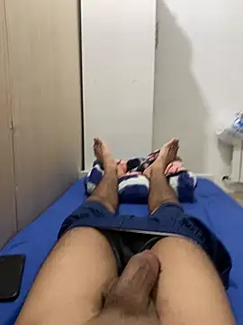 Snapshot of alex-riadh chatting on October 27, 2025, 10:44 pm alex-riadh online show from October 27, 2025, 10:44 pm