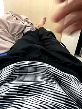 Snapshot of alex-riadh chatting on October 16, 2025, 8:17 pm alex-riadh online show from October 16, 2025, 8:17 pm