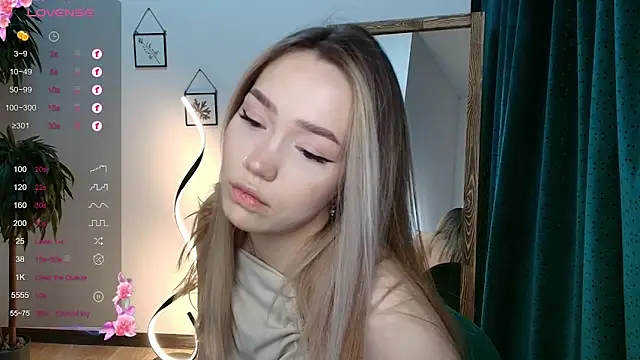 Evia r0se online show from December 5, 2024, 5:32 am