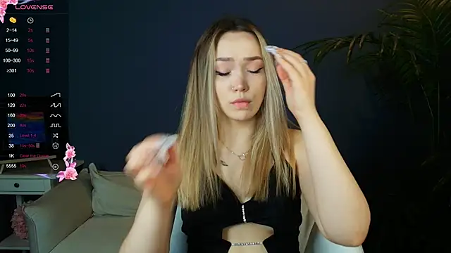 Evia r0se online show from December 6, 2024, 8:10 am