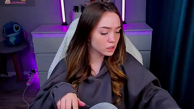 Evia r0se online show from March 26, 2026, 5:50 am