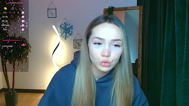 Evia r0se online show from January 3, 2025, 11:25 am