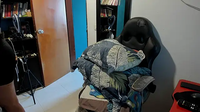 peanut tangerine online show from September 9, 2025, 6:06 pm