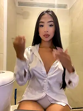 SOPHIACANDY19  online show from September 23, 2025, 11:45 pm