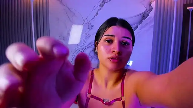 venusowen  online show from February 18, 2026, 1:29 pm