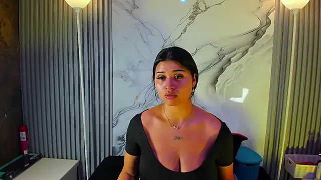 venusowen  online show from June 20, 2026, 2:22 pm