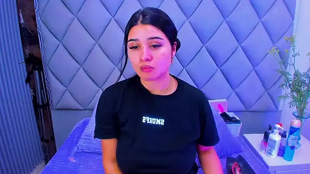 venusowen  online show from October 17, 2025, 1:24 pm