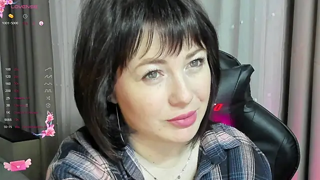 Snapshot of Victoria_Di chatting on November 9, 2025, 3:21 am Victoria Di online show from November 9, 2025, 3:21 am